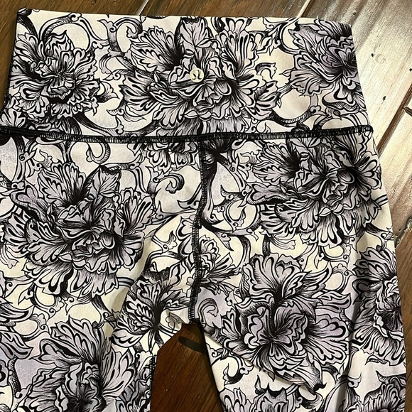 Lululemon Wunder Under Crop Hi-Rise Full-On Luxtreme 21" Starlight Multi Size 6 - Picture 8 of 9